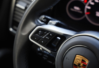 Подержанный автомобиль Porsche Cayenne 2019 года (13 фото)