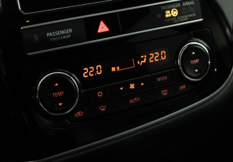 Подержанный автомобиль Mitsubishi Outlander 2019 года (16 фото)