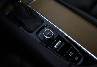 Подержанный автомобиль Volvo XC90 2016 года (15 фото)