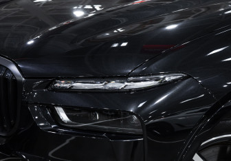 Подержанный автомобиль BMW X7 2023 года (3 фото)