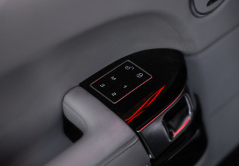 Подержанный автомобиль Land Rover Range Rover 2016 года (25 фото)