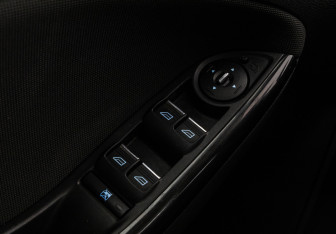 Подержанный автомобиль Ford Focus Hatchback 2012 года (18 фото)