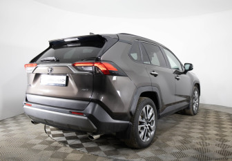 Подержанный автомобиль Toyota RAV4 2020 года (5 фото)