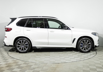 Подержанный автомобиль BMW X5 2020 года (4 фото)