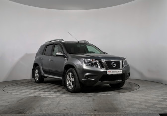 Подержанный автомобиль Nissan Terrano 2017 года (3 фото)