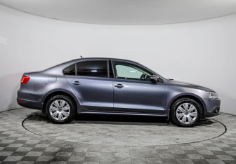 Подержанный автомобиль Volkswagen Jetta Sedan 2012 года (4 фото)