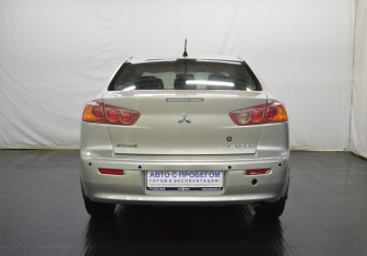 Подержанный автомобиль Mitsubishi Lancer Sedan 2008 года (6 фото)