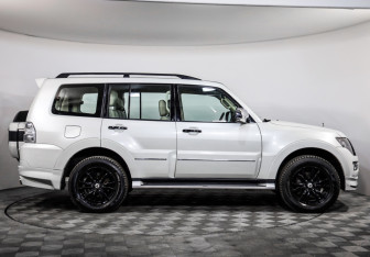 Подержанный автомобиль Mitsubishi Pajero 2019 года (4 фото)