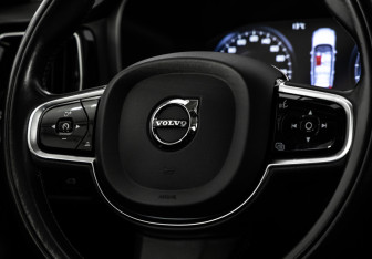 Подержанный автомобиль Volvo V60 Cross Country 2020 года (14 фото)