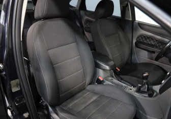 Подержанный автомобиль Ford Focus Sedan 2010 года (20 фото)