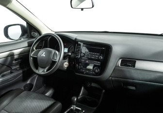 Подержанный автомобиль Mitsubishi Outlander 2013 года (9 фото)