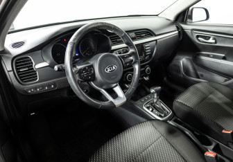 Подержанный автомобиль Kia Rio Sedan 2019 года (11 фото)