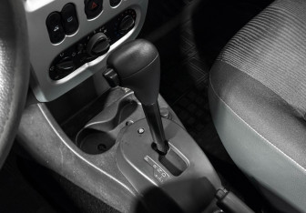 Подержанный автомобиль Renault Logan Sedan 2011 года (10 фото)