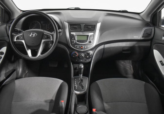 Подержанный автомобиль Hyundai Solaris Hatchback 2014 года (13 фото)