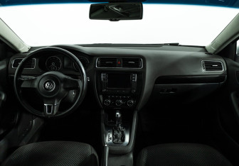 Подержанный автомобиль Volkswagen Jetta Sedan 2013 года (13 фото)
