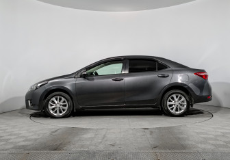 Подержанный автомобиль Toyota Corolla Sedan 2014 года (8 фото)