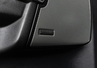 Подержанный автомобиль Land Rover Discovery 2014 года (20 фото)