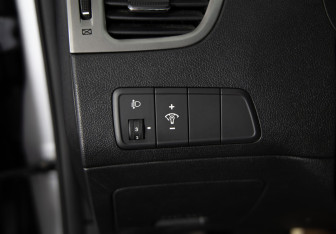 Подержанный автомобиль Hyundai Elantra Sedan 2012 года (14 фото)
