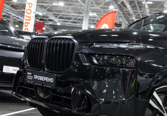 Подержанный автомобиль BMW X7 2023 года (2 фото)