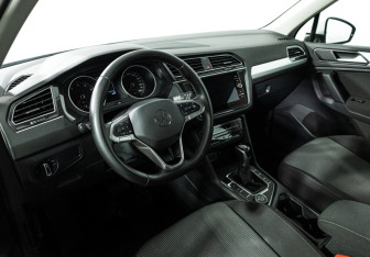 Подержанный автомобиль Volkswagen Tiguan 2021 года (11 фото)