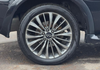 Подержанный автомобиль Infiniti QX80 2019 года (8 фото)