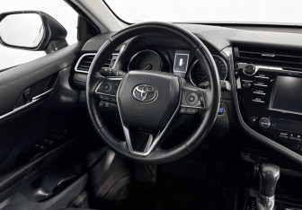 Подержанный автомобиль Toyota Camry Sedan 2019 года (14 фото)