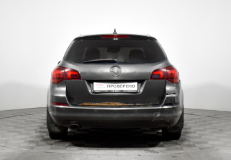 Подержанный автомобиль Opel Astra Wagon 2011 года (6 фото)