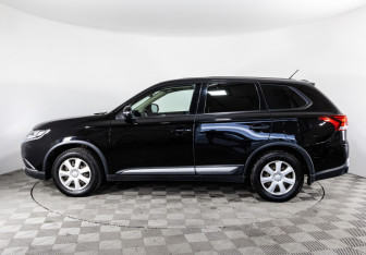 Подержанный автомобиль Mitsubishi Outlander 2016 года (8 фото)