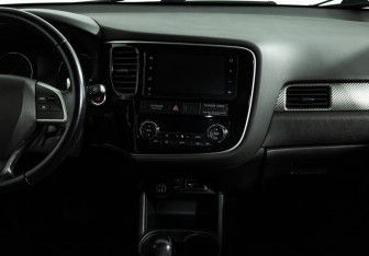Подержанный автомобиль Mitsubishi Outlander 2014 года (14 фото)