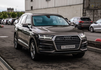 Подержанный автомобиль Audi Q7 2017 года (5 фото)