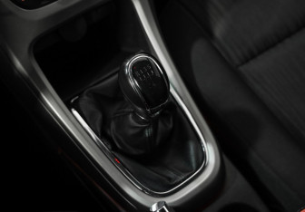 Подержанный автомобиль Opel Astra Hatchback 2011 года (15 фото)