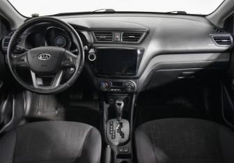Подержанный автомобиль Kia Rio Sedan 2011 года (13 фото)