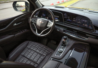 Подержанный автомобиль Cadillac Escalade Suv 2021 года (12 фото)