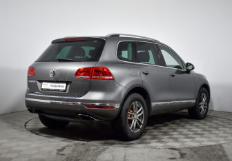 Подержанный автомобиль Volkswagen Touareg 2015 года (5 фото)