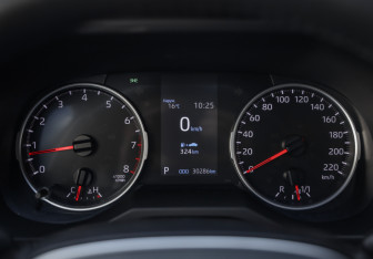 Подержанный автомобиль Toyota RAV4 2021 года (16 фото)