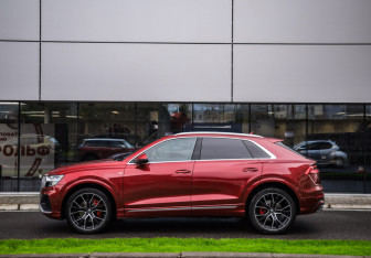 Подержанный автомобиль Audi Q8 2020 года (9 фото)