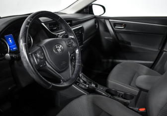 Подержанный автомобиль Toyota Corolla Sedan 2016 года (8 фото)