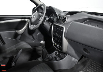 Подержанный автомобиль Renault Duster 2014 года (13 фото)