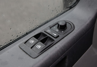 Подержанный автомобиль Volkswagen Caravelle 2008 года (20 фото)