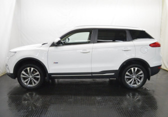 Подержанный автомобиль Geely Atlas 2021 года (8 фото)