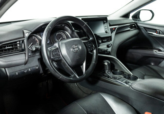 Подержанный автомобиль Toyota Camry Sedan 2021 года (11 фото)