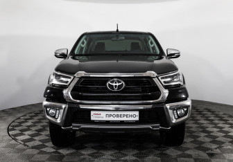 Подержанный автомобиль Toyota Hilux 2022 года (2 фото)
