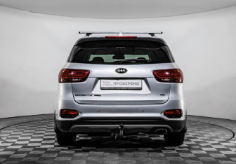 Подержанный автомобиль Kia Sorento 2018 года (6 фото)