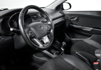 Подержанный автомобиль Kia Rio Sedan 2012 года (9 фото)