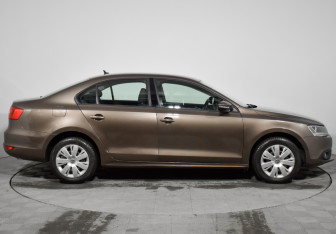 Подержанный автомобиль Volkswagen Jetta Sedan 2012 года (4 фото)