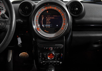 Подержанный автомобиль MINI Countryman 2014 года (17 фото)