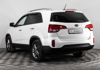 Подержанный автомобиль Kia Sorento 2013 года (7 фото)