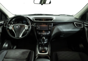 Подержанный автомобиль Nissan Qashqai 2014 года (13 фото)