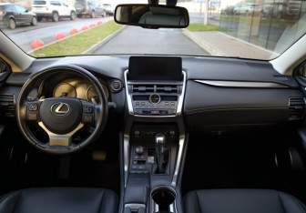 Подержанный автомобиль Lexus NX 2017 года (10 фото)