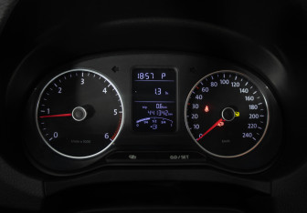 Подержанный автомобиль Volkswagen Amarok 2012 года (13 фото)